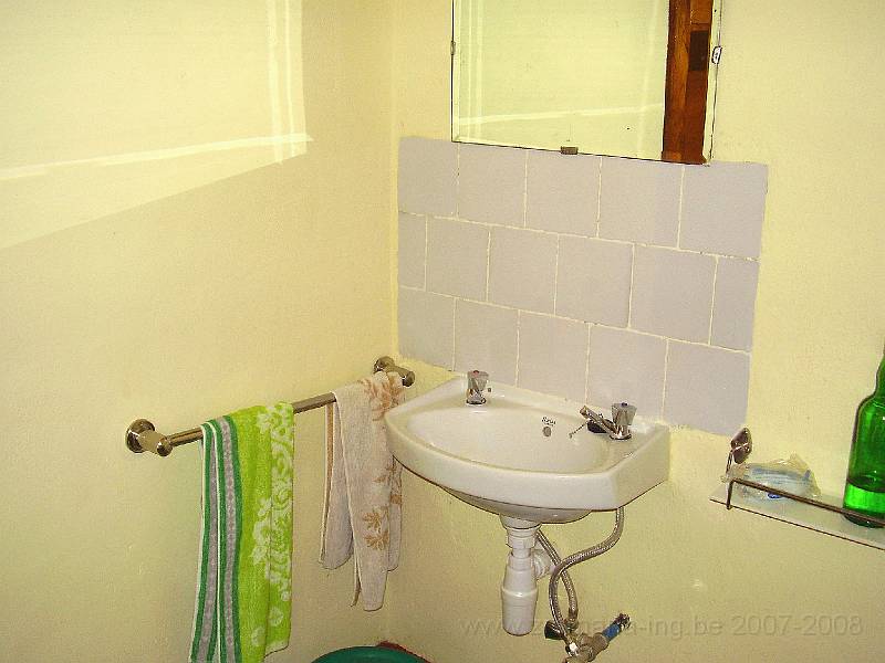 0094 Wasgelegenheid kamer klooster Drodro.JPG